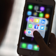 Illustration for article titled Facebook Kicks Off Friday by Fucking Up Numerous iOS Apps